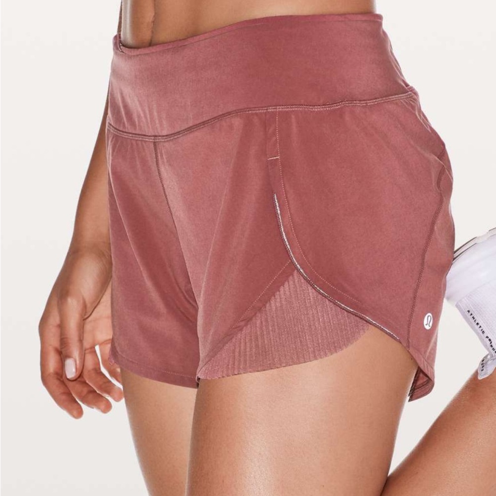 Lululemon Women 3” Auburn Dusty Rose Pink Play Off The Pleats Shorts - Size 2